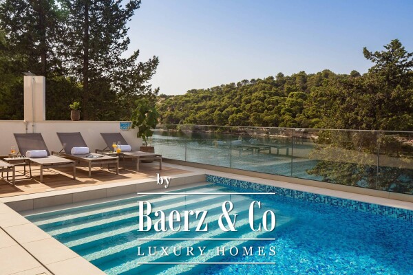 photo 3 Brac, modern villa with pool located in a natural bay