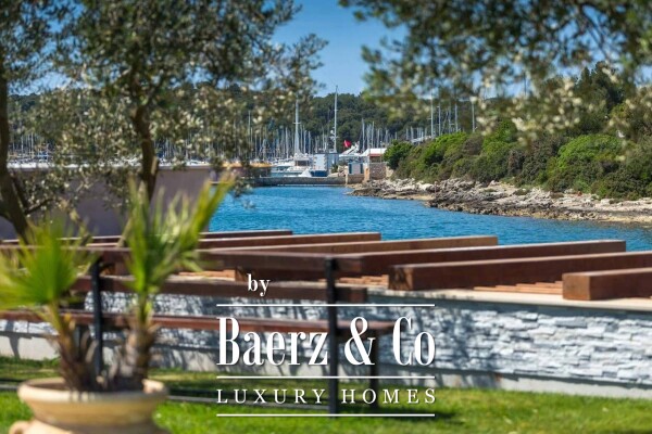 photo 15 Pula, beautiful villa with the best position - first row to the sea