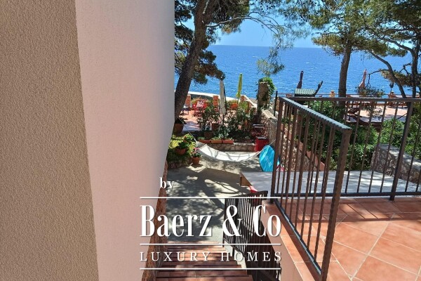 photo 2 Hvar, nice house on the south side of the island, 1st row by the sea