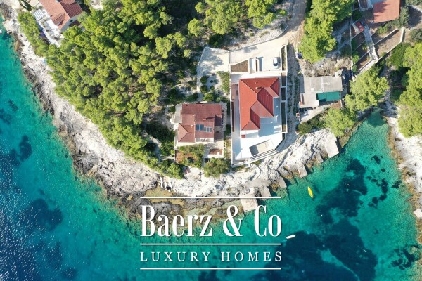 photo 2 Korčula, nice house in the first row to the sea, 250m2