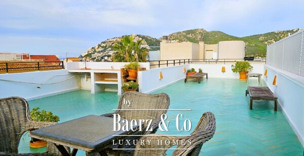 photo 2 Bright Penthouse with large private Roof Terrace and Port views