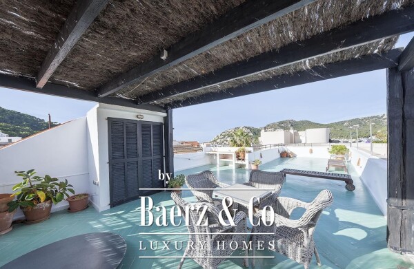 photo 13 Bright Penthouse with large private Roof Terrace and Port views