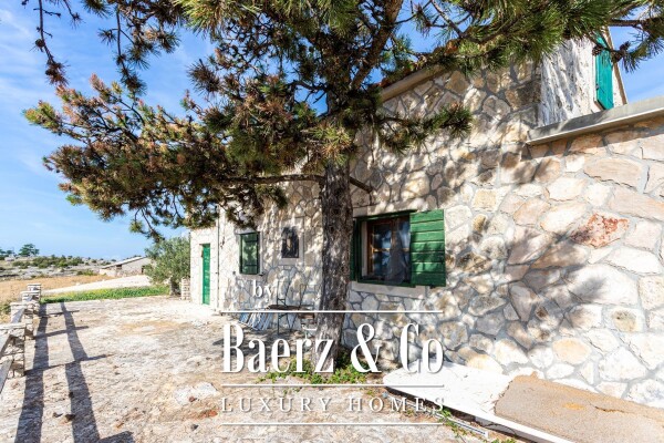 photo 3 Hvar, a large, beautiful property with three houses on a plot of 32500 m2