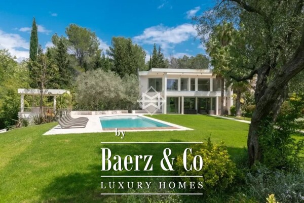 photo 10 Contemporary villa in a prestigious estate in Mougins