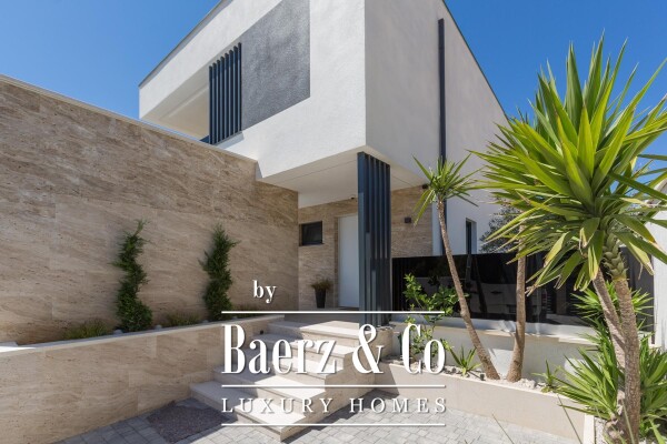 photo 3 Medulin, Istria: Luxury Modern Villa, 200m² NKP, Near Sea and Beaches