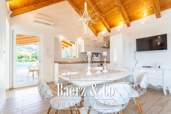 photo 4 Seget Donji, exceptional property with two buildings, swimming pool, jucuzzi and garden