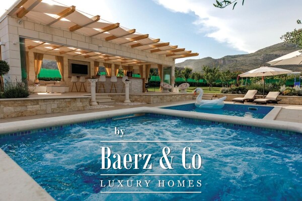 photo 20 Seget Donji, exceptional property with two buildings, swimming pool, jucuzzi and garden