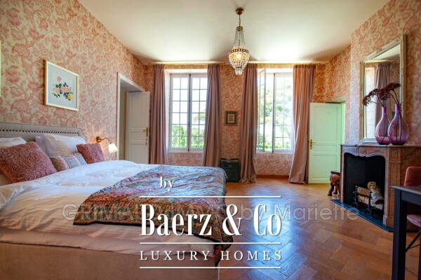 photo 9 property on 24 ha with lake, stable and several houses