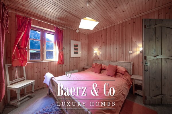 photo 14 TRADITIONAL SAVOYARD STYLE - 6 BEDROOM CHALET