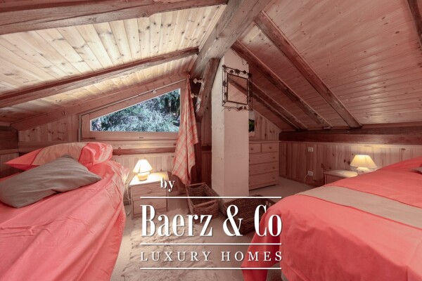 photo 17 TRADITIONAL SAVOYARD STYLE - 6 BEDROOM CHALET