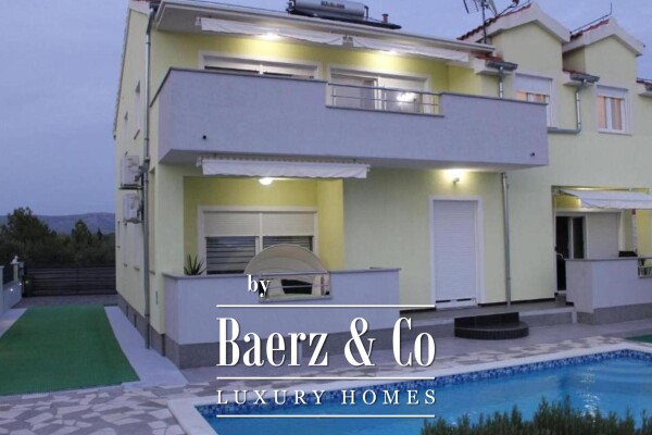 photo 3 Šibenik area, house with swimming pool, 6 rooms on two floors, 285 m2