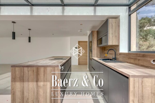 photo 8 In La Croix-Valmer - turnkey villa with open views of nature and a glimpse of the sea