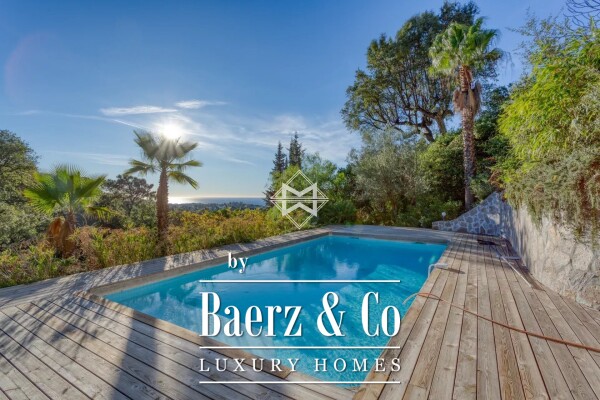 photo 3 In La Croix-Valmer, villa with sea view in the heart of a domain