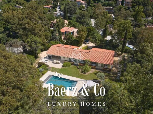 photo 2 Rayol-Canadel-sur-Mer in a quiet area, with sea view and within walking distance of the beach - Provençal property built on large flat land