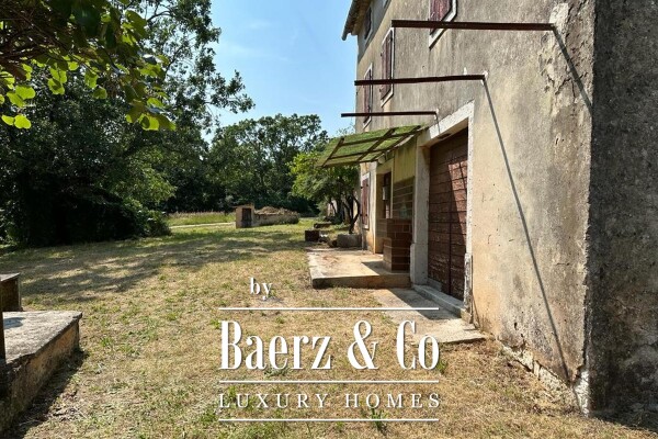 photo 12 Istria, Vižinada, an authentic Istrian estate with stone houses