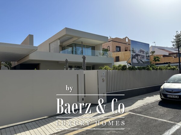 photo 21 Exceptional Luxury Villa Just Steps from the Beach