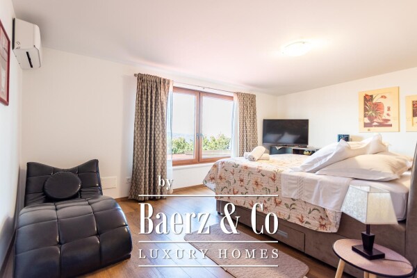 photo 7 Omiš, Stanići, a beautiful house with a sea view, total living area of 160 m² on a land plot of 2546