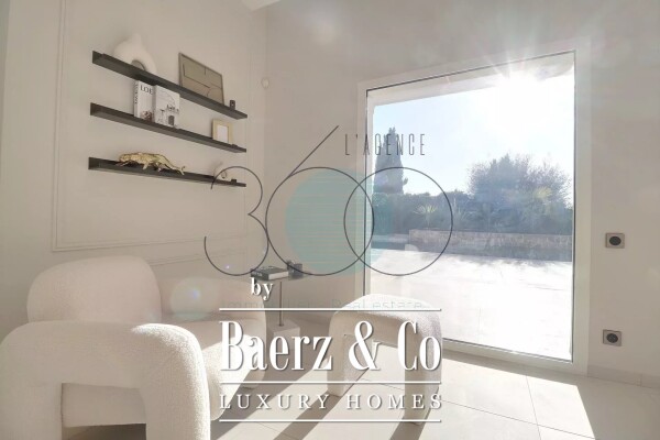 photo 10 CONTEMPORARY VILLA WITH UNOBSTRUCTED VIEW