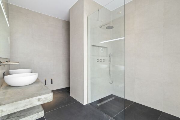 photo 22 Crown West 207