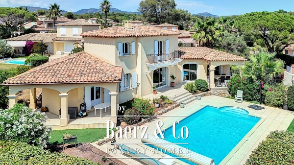 photo 2 Elegant Villa in a Prestigious Residential Area