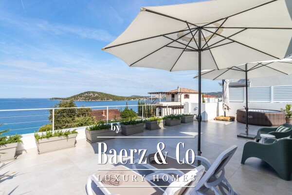 photo 1 Rogoznica, Ražanj, beautiful house with a swimming pool and sea view, 390,51 m²