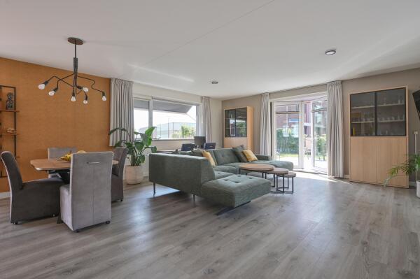 photo 2 Aan het Spoor 5