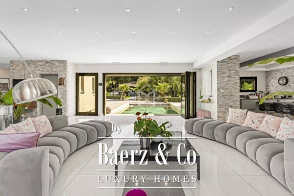 photo 7 Exceptional Villa in a Natural Setting Between Vineyards and Forest, Just 10 Minutes from the Beaches