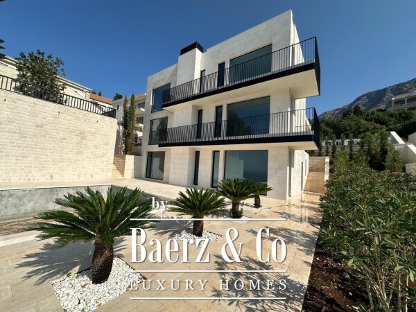 photo 2 Seafront Modern New Villa with Pool and Access to the Beach