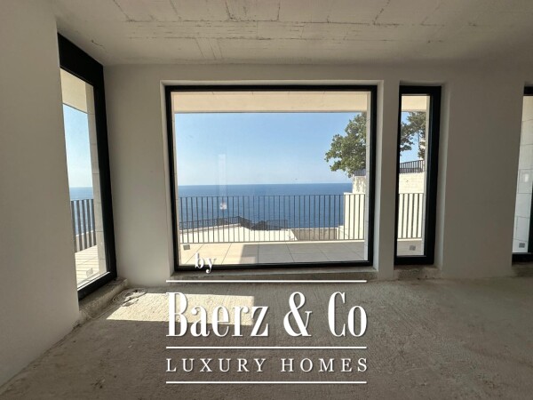 photo 11 Seafront Modern New Villa with Pool and Access to the Beach