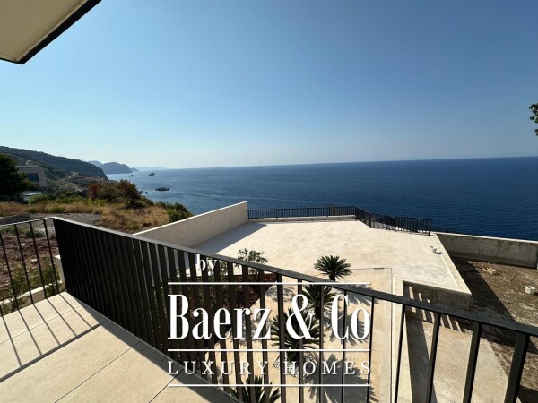 photo 12 Seafront Modern New Villa with Pool and Access to the Beach