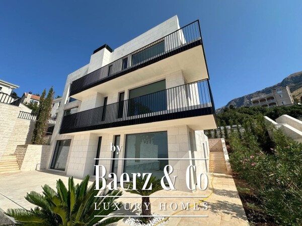 photo 19 Seafront Modern New Villa with Pool and Access to the Beach