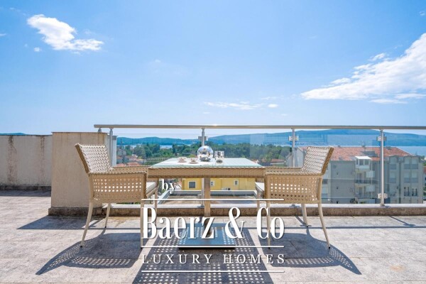 photo 2 Penthouse with a Sea View in Tivat