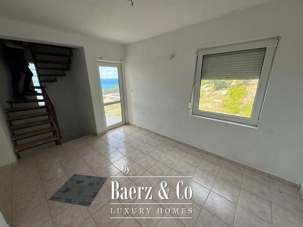 photo 11 House with a Plot in a Premium Location for Renovation