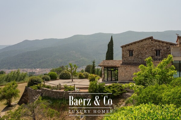 photo 1 Exceptional 18th century masia with tourist licence in Amer.