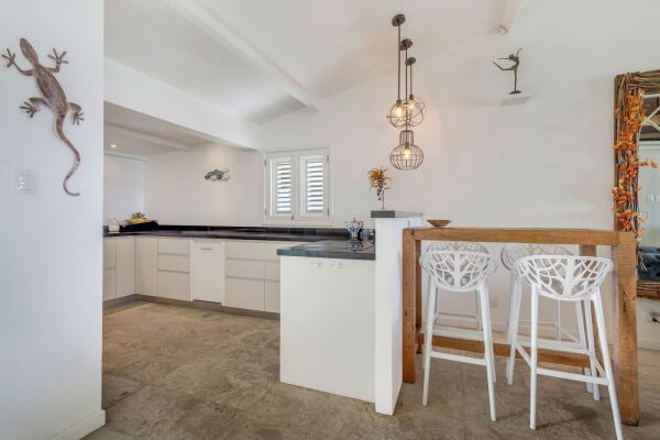 photo 9 Oceanfront Living in the Heart of Kralendijk