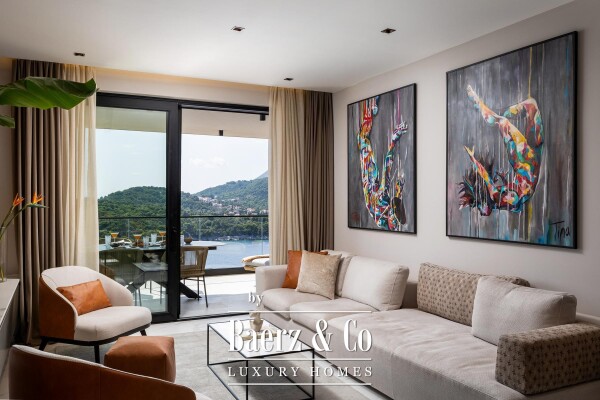 photo 1 Dubrovnik area, four-bedroom apartment with a garden and an elevator