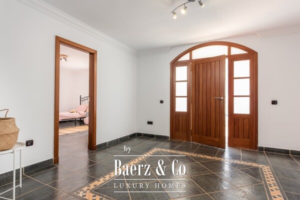 photo 18 Elegant sea view villa divided into Two Independent Residences