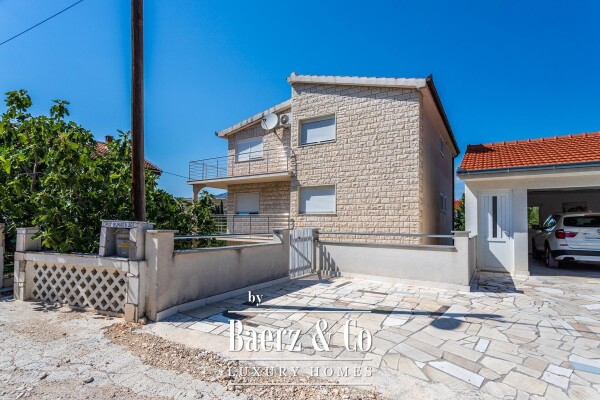 photo 1 Split, Kamen, a detached house with a total gross area of 492 m²
