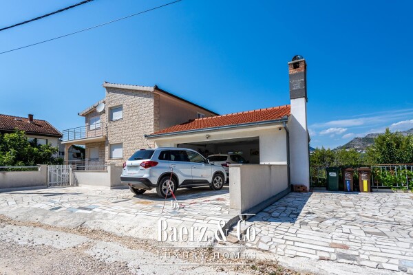 photo 2 Split, Kamen, a detached house with a total gross area of 492 m²